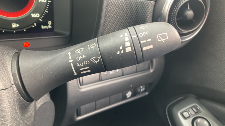 Nissan Juke 1.0 DiG-T N-Connecta 5dr Petrol Hatchback